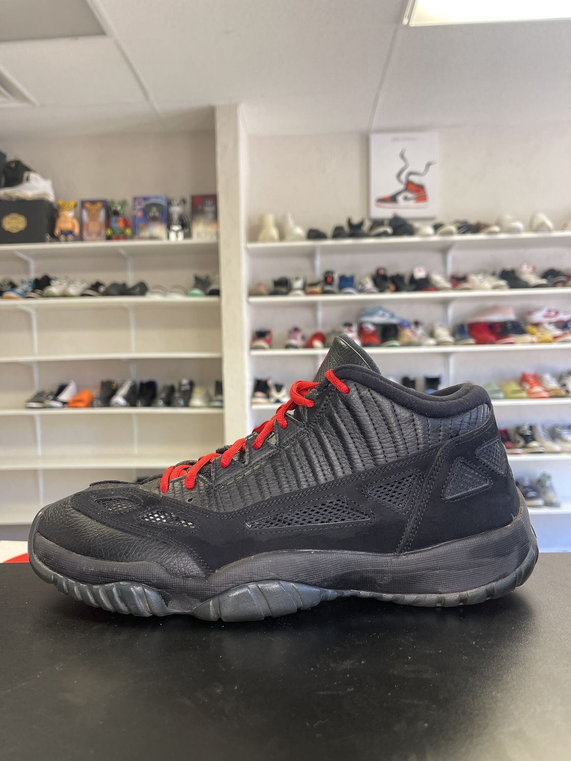 J11 IE “REFEREE” (11.5)  USED/NO BOX