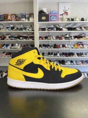 J1 MID “NEW LOVE (2017)”  (SZ 13)  USED/NO BOX