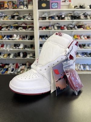 J1 “METALLIC BURGUNDY”  (SZ 7M / 8.5W)  NEW/DAMAGED BOX