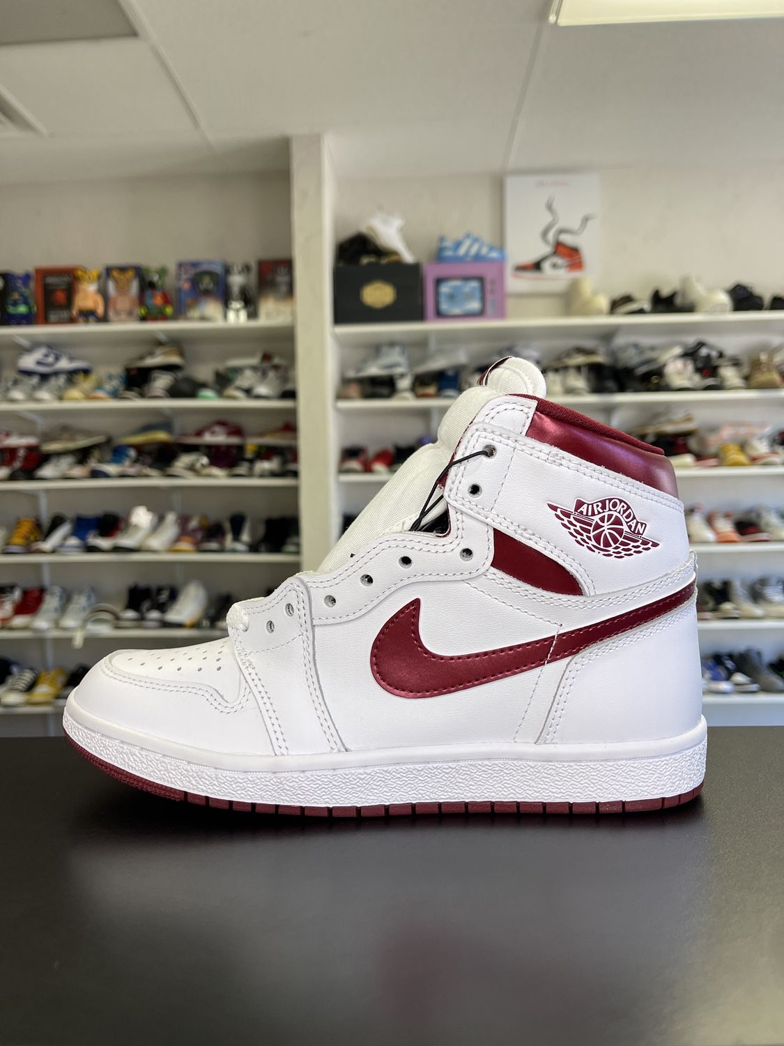 J1 “METALLIC BURGUNDY”  (SZ7)