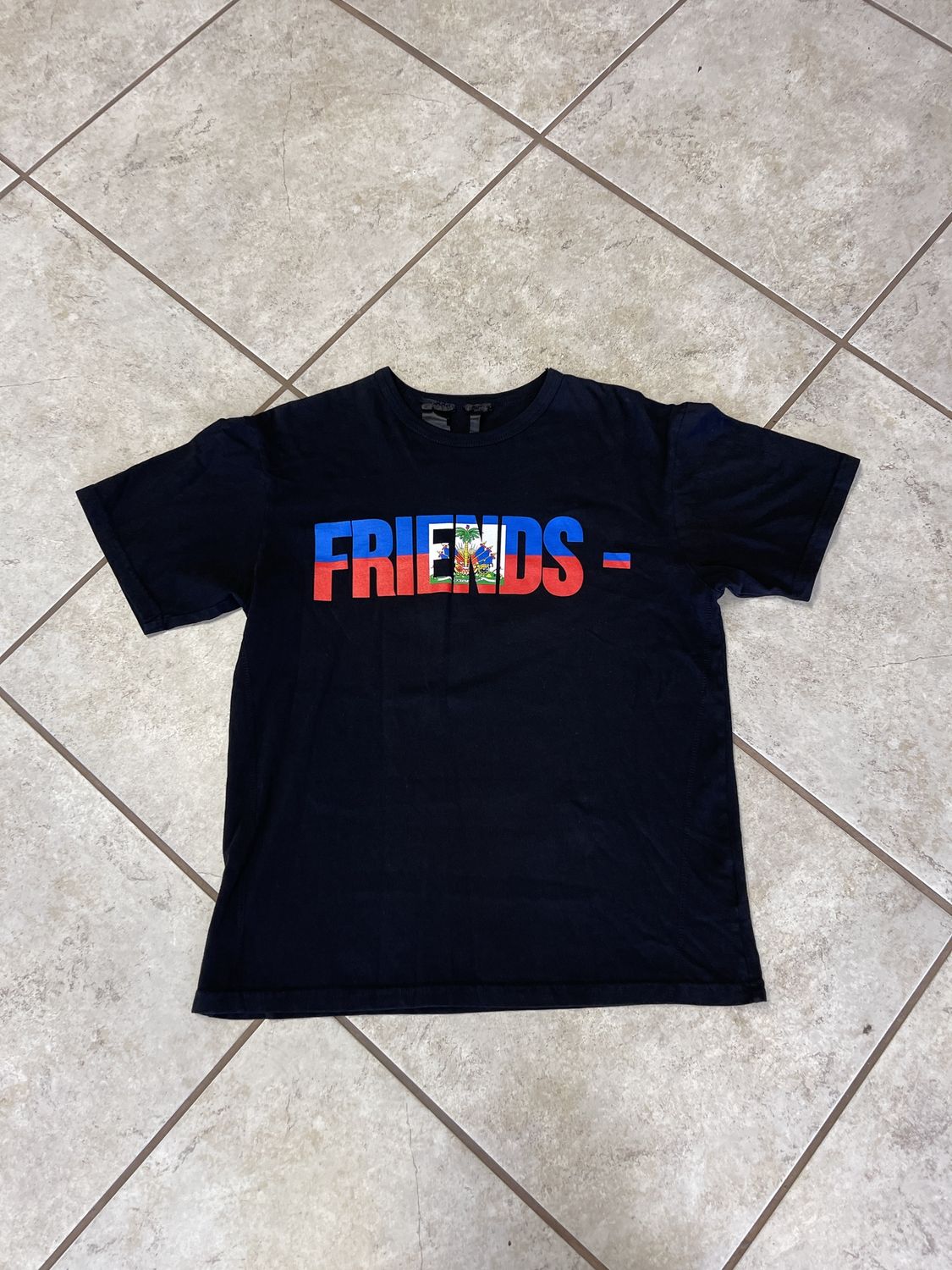 VLONE TEE “HAITI”  (S)  NEW