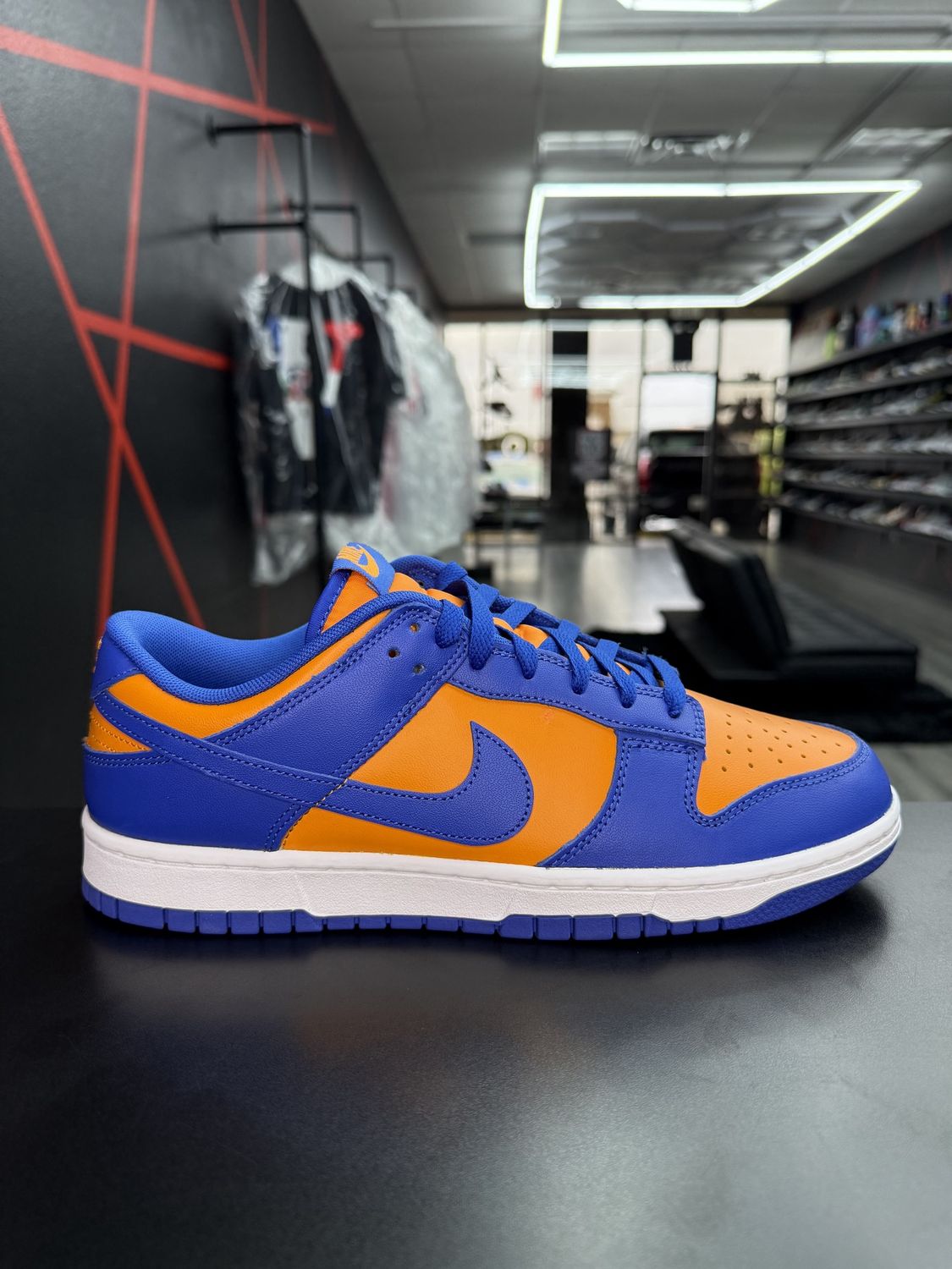NIKE DUNK “KNICKS”  (SZ 10.5)  NEW/OG ALL