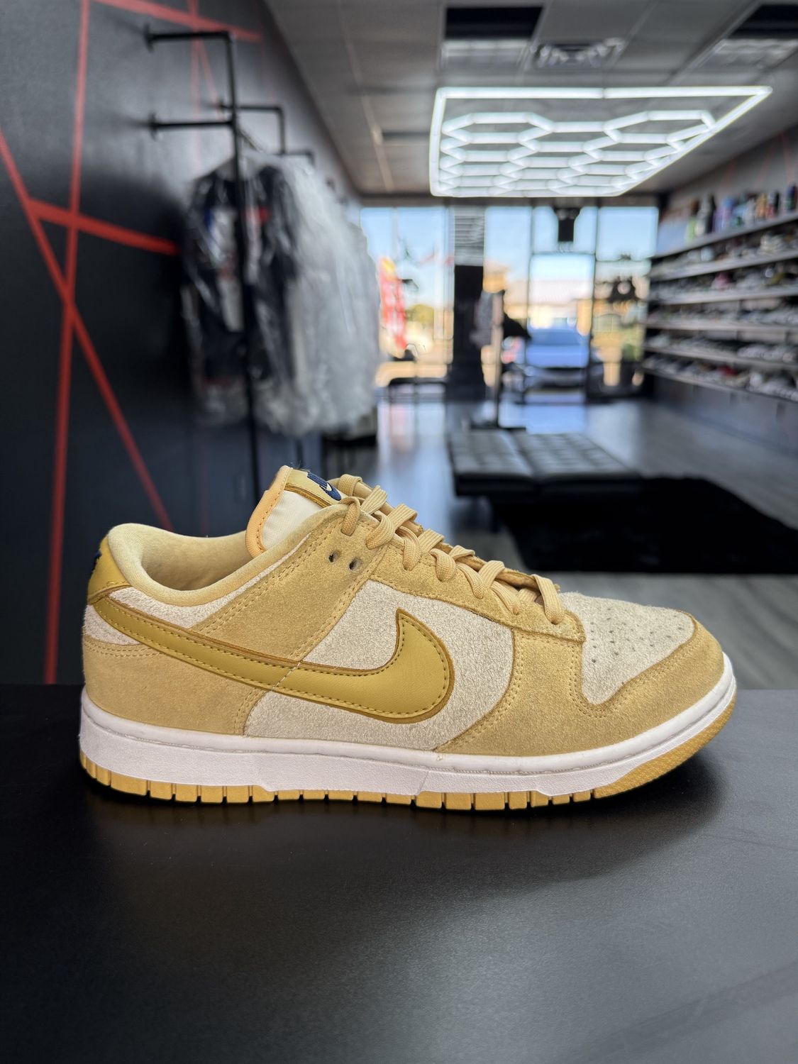 NIKE DUNK “CELESTIAL GOLD”  (SZ 8.5W 7M)  USED/NO BOX