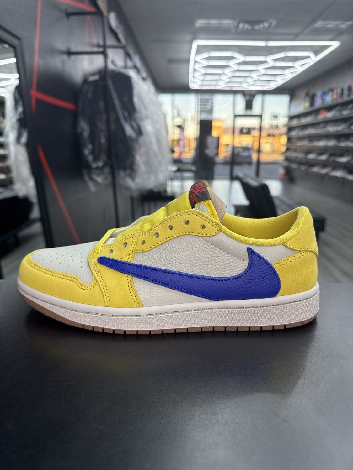 J1 LOW x TRAVIS SCOTT “CANARY”  (SZ 8.5W 7M)  NEW/MEW/OG ALL