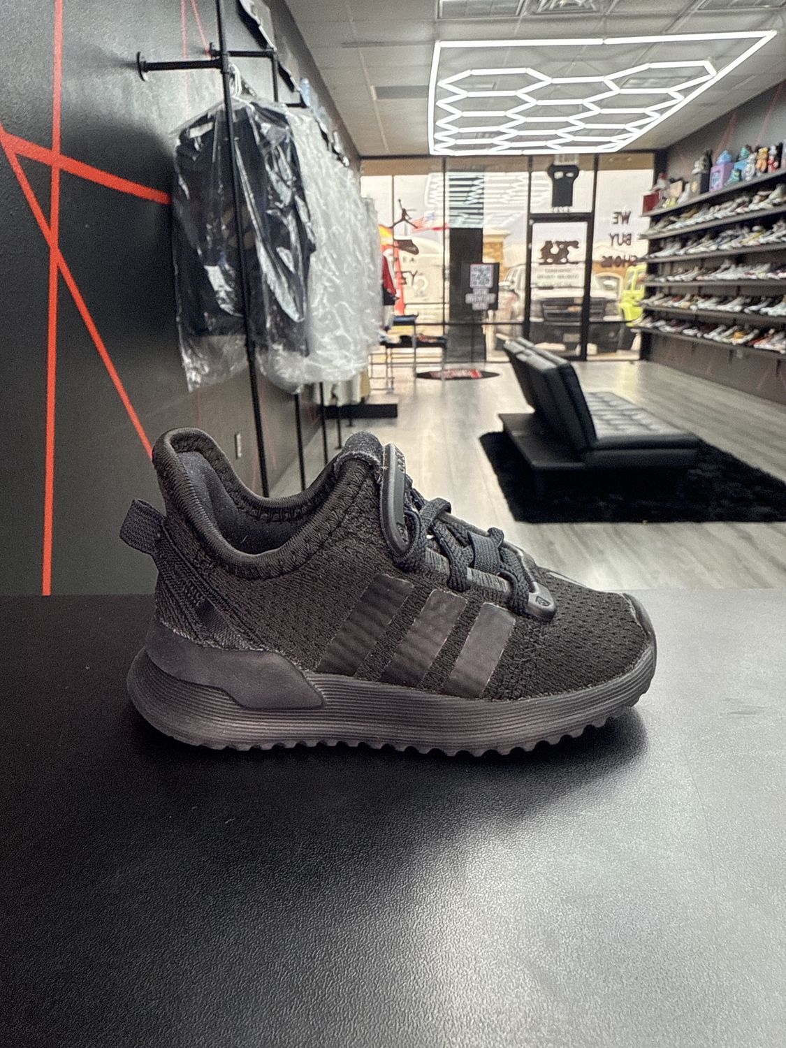 ADIDAS “BLK”  (SZ 5k)  USED/NO BOX or INSOLES