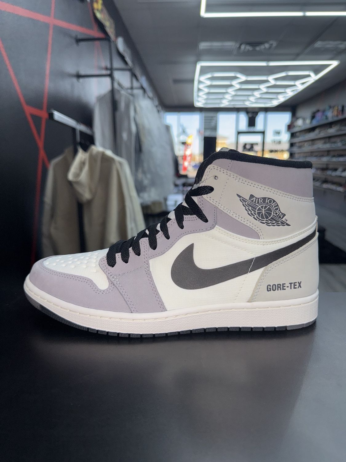 J1 x GORETEX “LIGHT BONE”  (SZ 10)  NEW/OG ALL