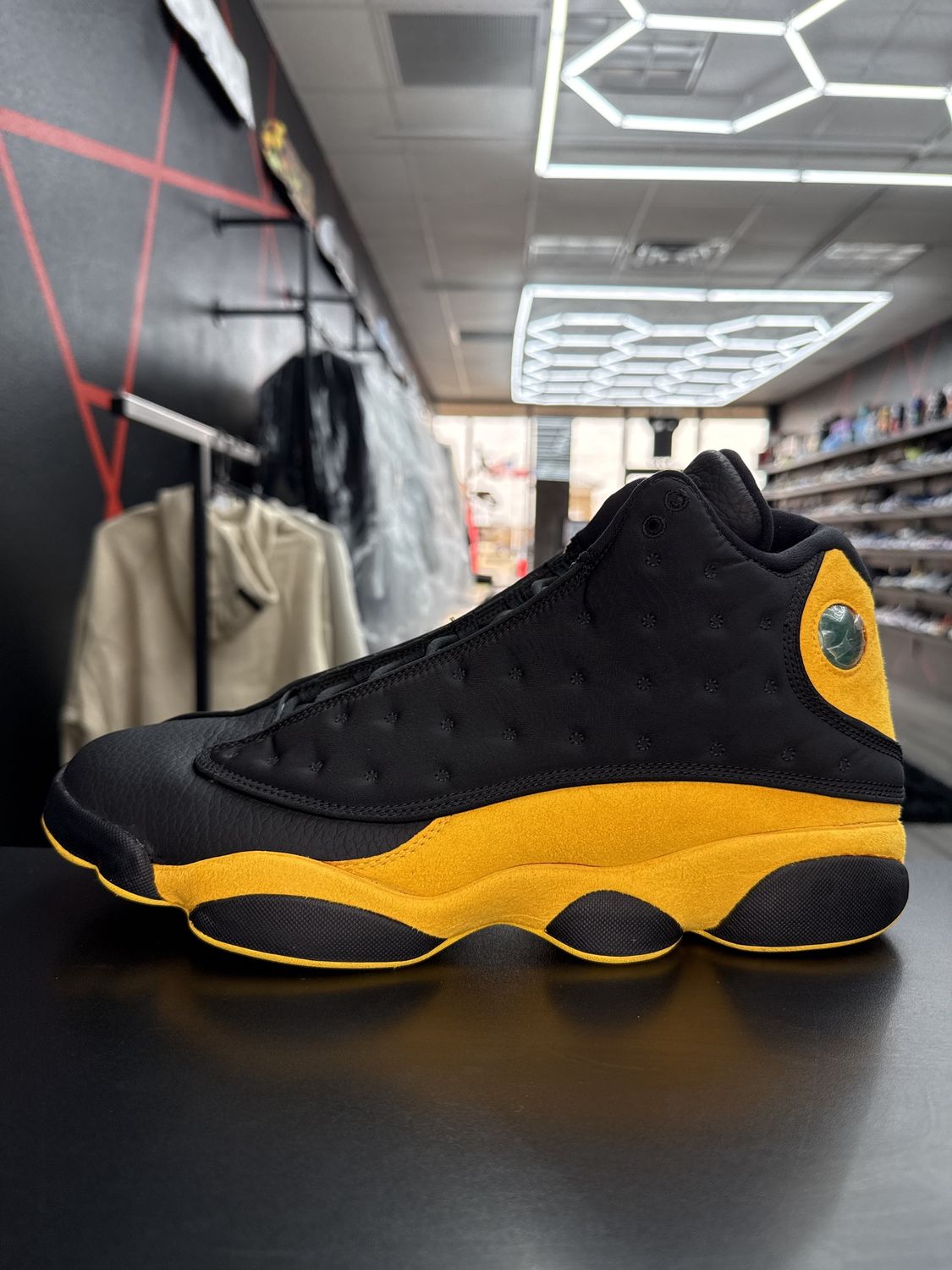 J13 “CARMELO ANTHONY”  (SZ 14)  USED/NO BOX