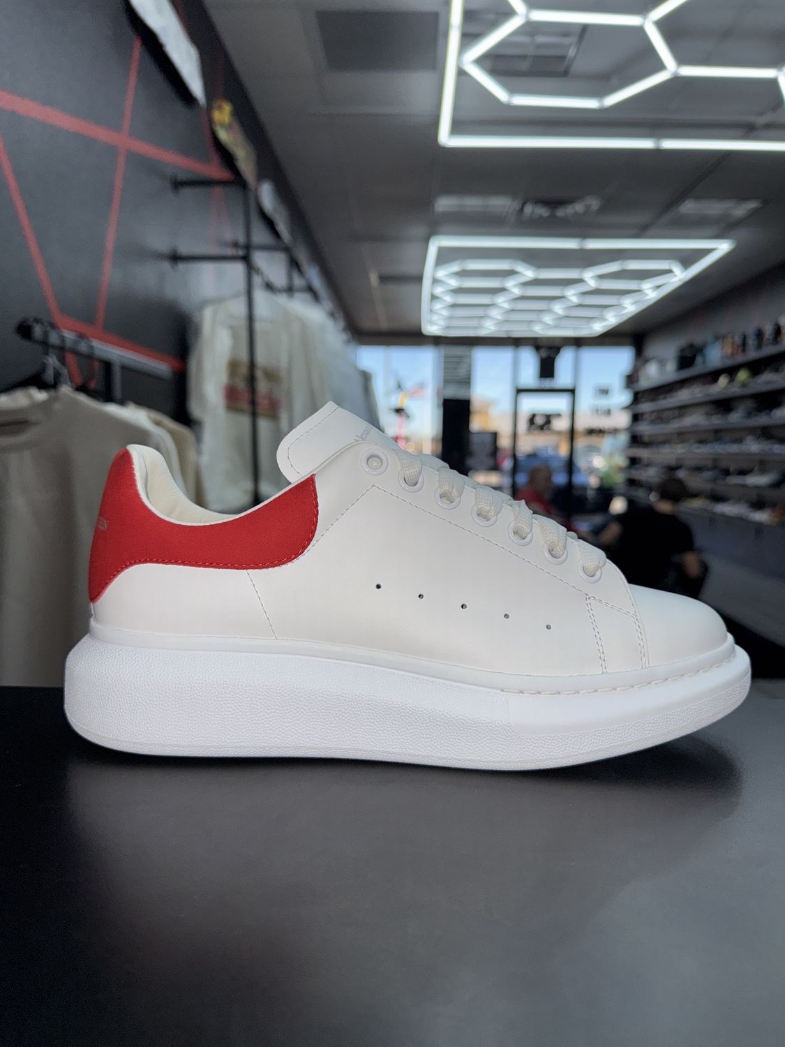 ALEXANDER McQUEEN “WHT/RED”  (SZ 9) USED/OG BOX