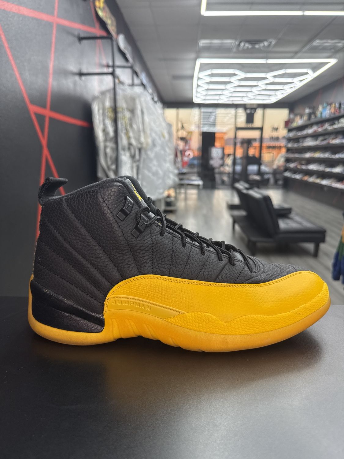 J12 “UNIVERSITY GOLD”  (SZ 12)  USED/NO BOX