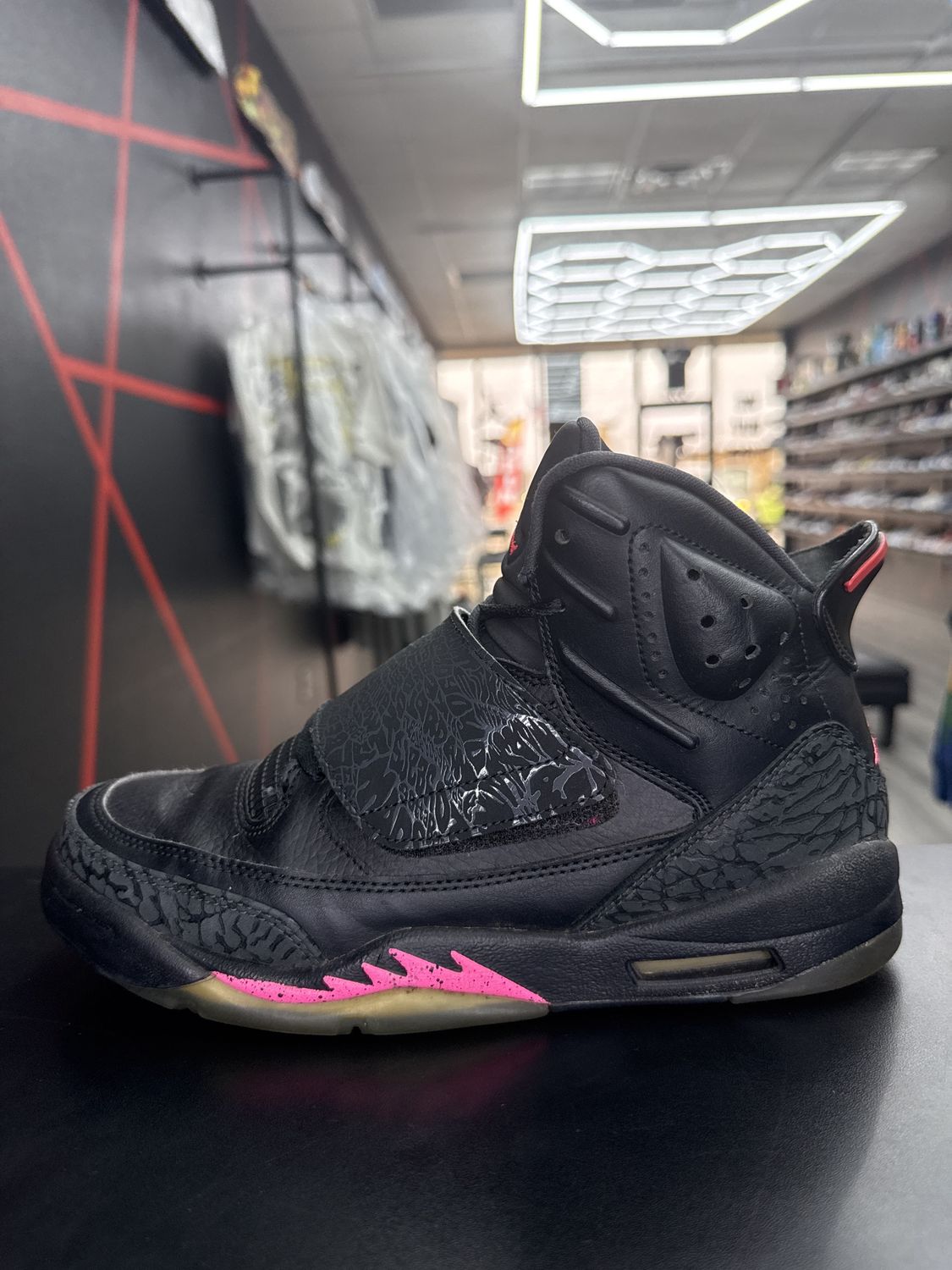 JORDAN “BLK/PINK”  (SZ 6.5Y) USED/OG BOX