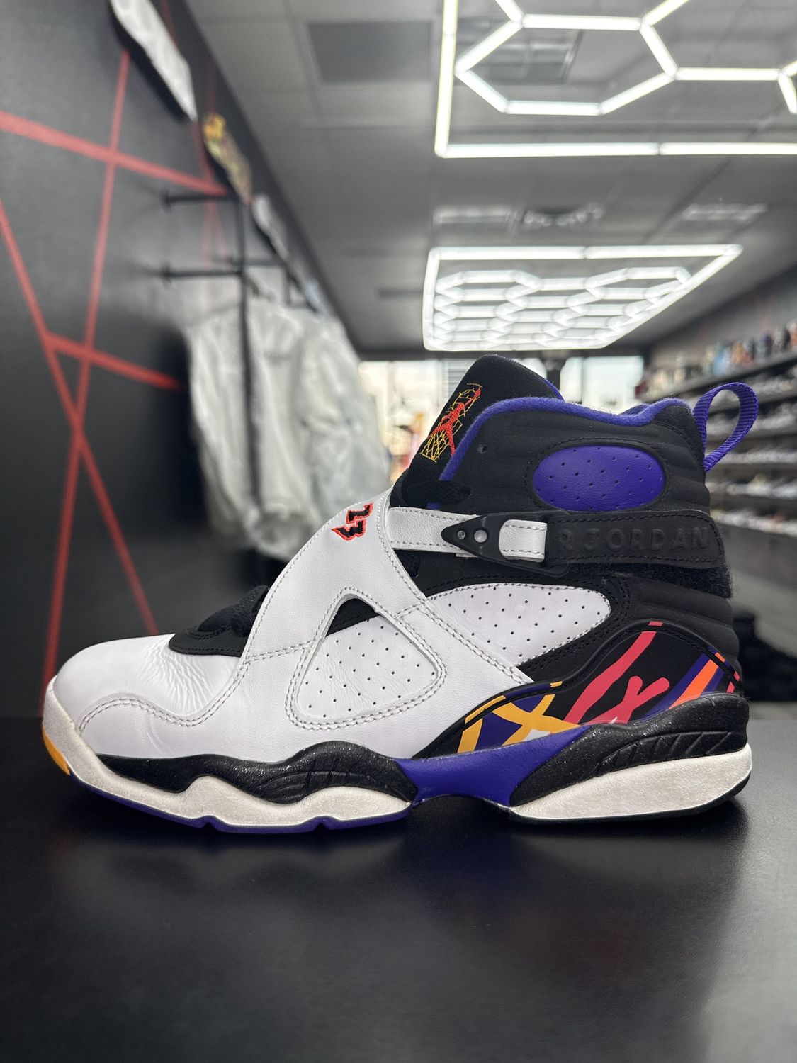 J8 “THREE PEAT”  (SZ 6y)  USED/OG BOX