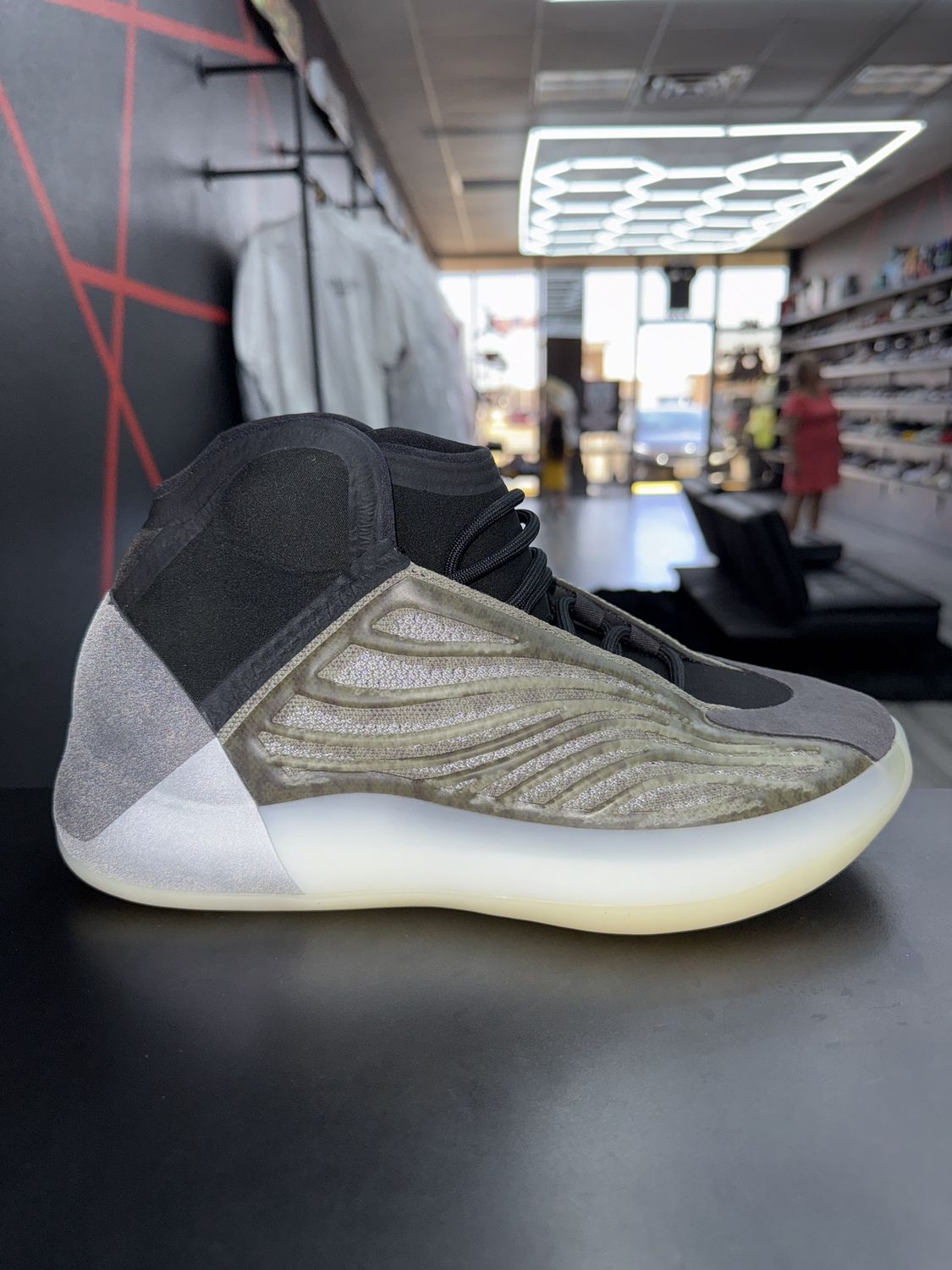 YZY QNTM “BARIUM”  (SZ 9.5)  NEW/OG ALL