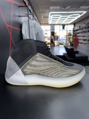 YZY QNTM “BARIUM”  (SZ 9.5)  NEW/OG ALL