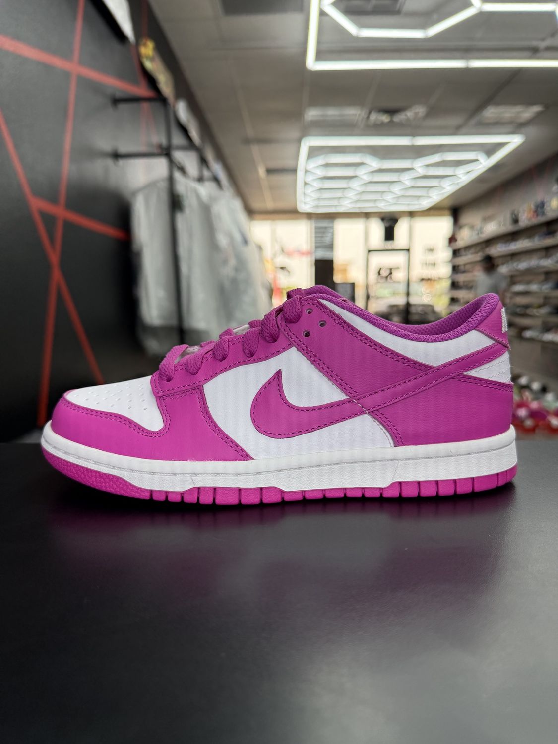 NIKE DUNK “ACTIVE FUCHSIA”  (SZ 4Y) NEW/OG ALL