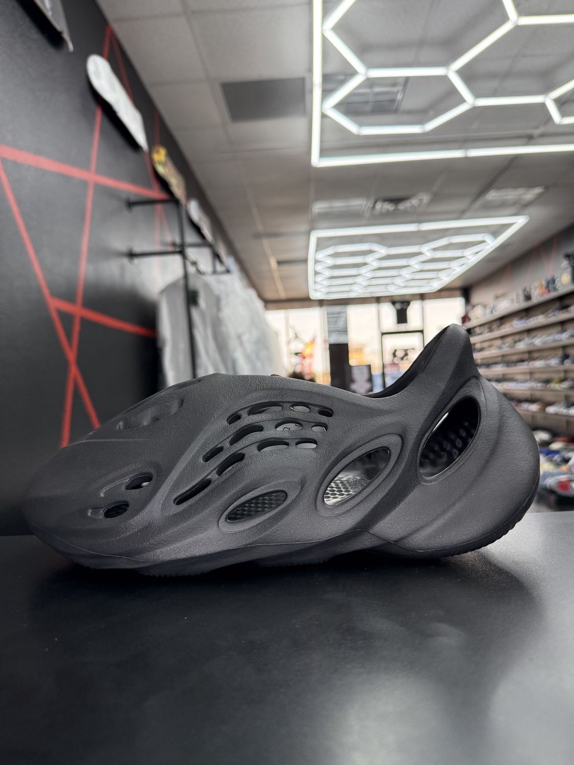 YZY FOAM RNR “ONYX”  (SZ 12)  NEW/OG ALL
