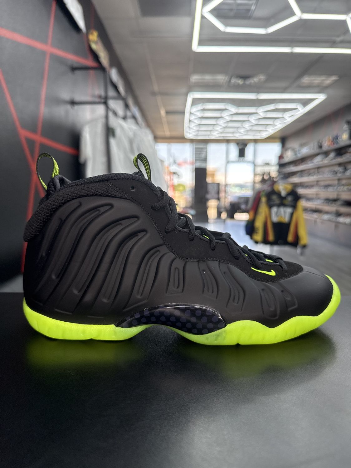 NIKE FOAMPOSITE “BLK VOLT”  (SZ 7Y)  NEW/OG ALL