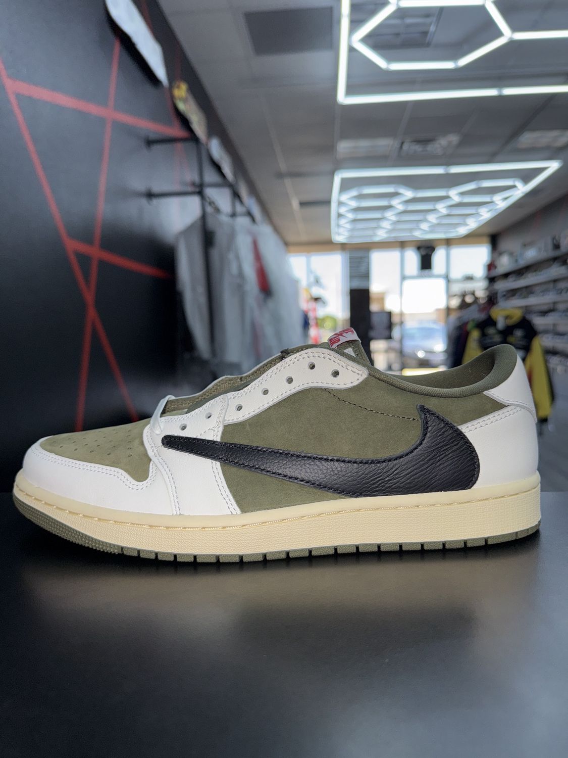 J1 LOW x TRAVIS SCOTT “MEDIUM OLIVE” (SZ 11)  TRIED ON/ OG ALL (MISSING INSERTS)