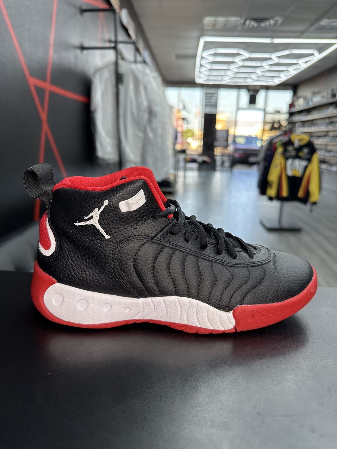 JORDAN “RED/BLK”  (SZ5y)  USED/NO BOX