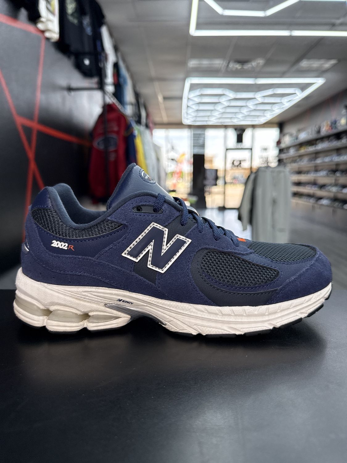 NEW BALANCE 2002r  “OUTER-SPACE ”  (SZ 7)  USED/NO BOX