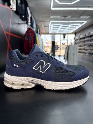 NEW BALANCE 2002r  “OUTER-SPACE ”  (SZ 7)  USED/NO BOX