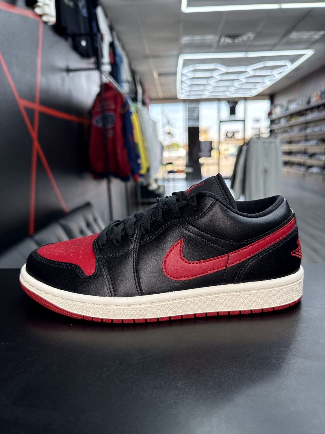 J1 LOW “BRED SAIL”  (SZ 7w  5.5y)  NEW / OG BOX (MISSING LID)