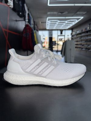 ADIDAS ULTRA BOOST “TRIPLE WHT”  (SZ 7w 6m)  NEW/OG ALL