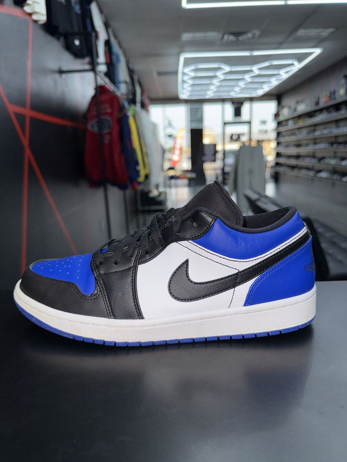 J1 LOW “ROYAL TOE”  (SZ 9.5)  USED / NO BOX