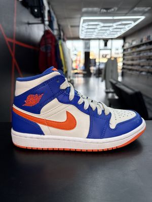 J1 “KNICKS”  (SZ 4)  USED/NO BOX