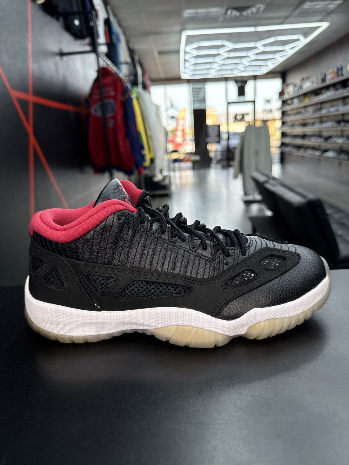 J11 IE “BRED”  (SZ 7)  USED / NO BOX