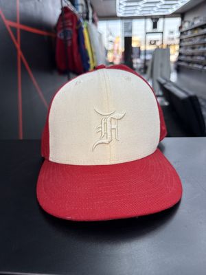 ESSENTIALS FEAR OF GOD CAP “RED/WHT”  (7 1/4)  USED
