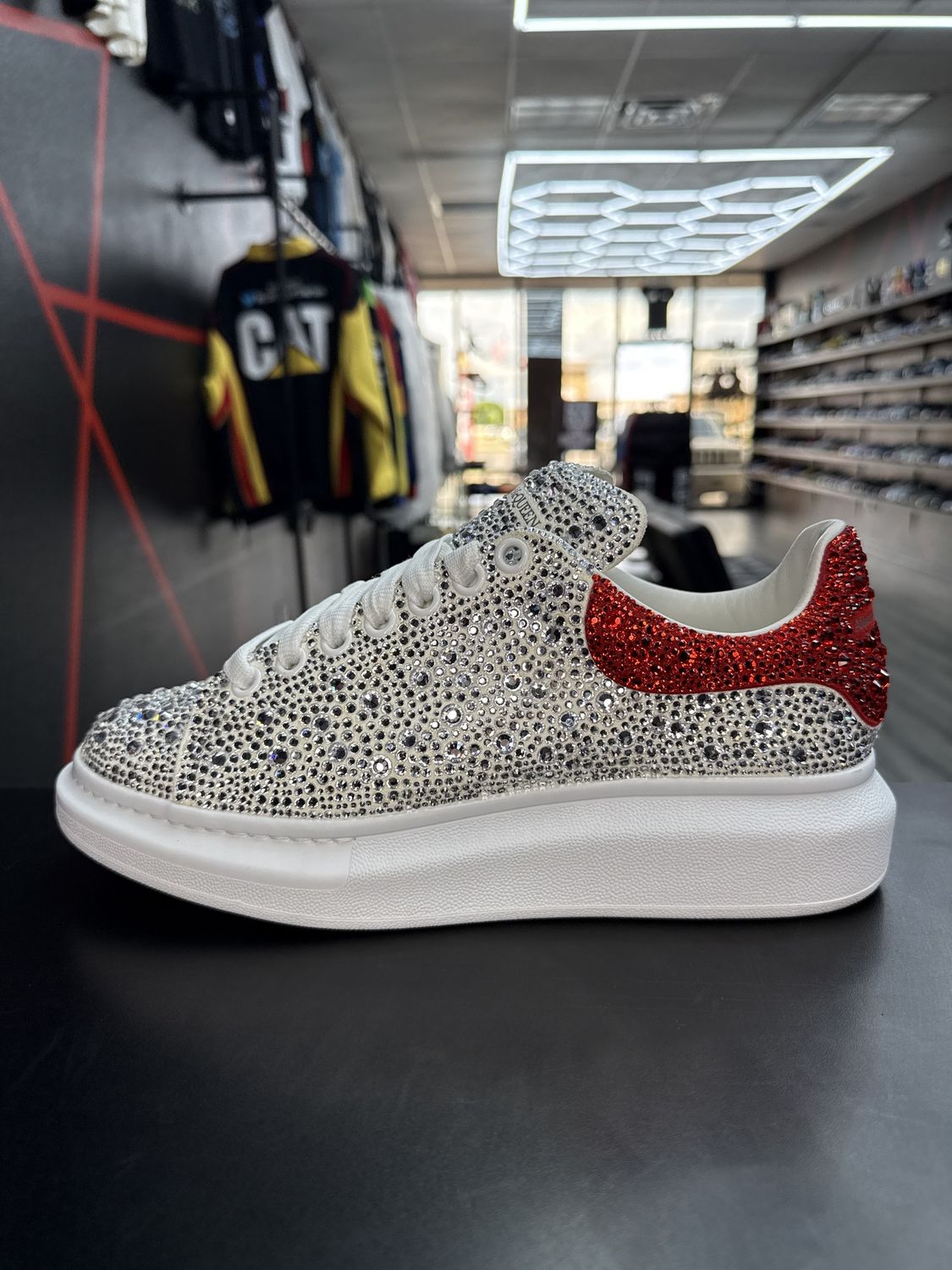 ALEXANDER MCQUEEN “LUST RED”  (SZ 42e/ 10US) USED/OG ALL