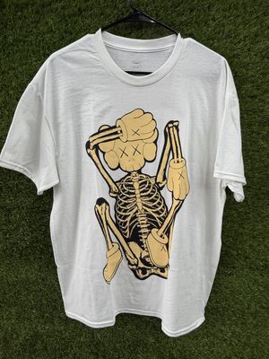 KAWS TEE “NEW FICTION” (LARGE)  NEW