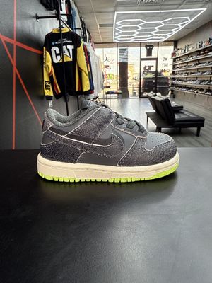 NIKE DUNK “HALLOWEEN”  (SZ 5c)  NEW/OG ALL