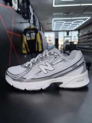 NEW BALANCE 740 “WHT/SILVER”  (SZ 7)  TRIED ON/OG BOX
