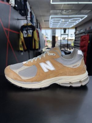 NEW BALANCE 2002r “SWEET CARMEL”  (SZ 10.5)  USED/DAMAGED BOX