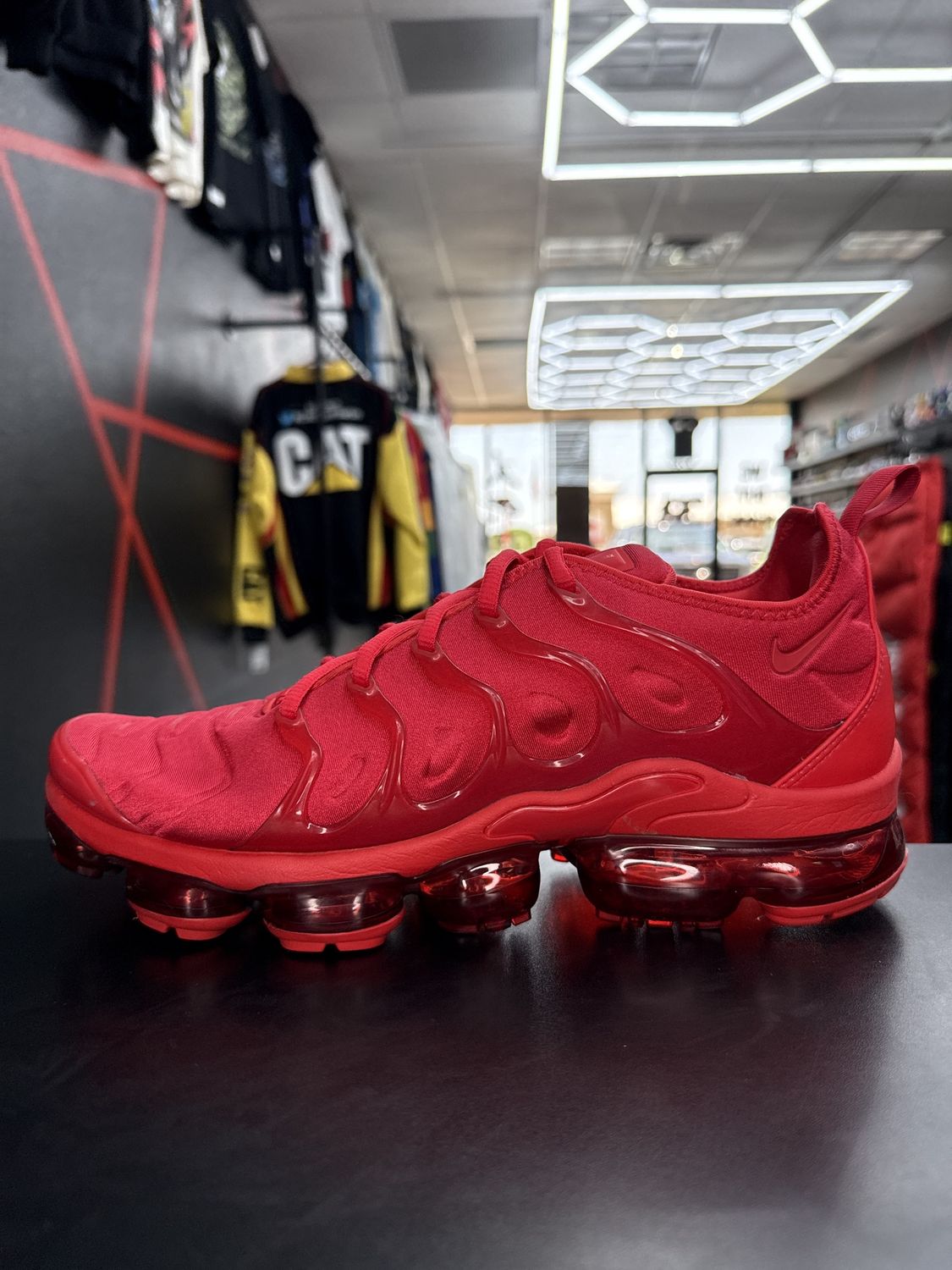 NIKE VAPORMAX “RED” (SZ 11)  USED/OG BOX