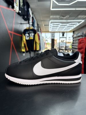 NIKE CORTEZ “BLK/WHT” (SZ 11)  USED/OG BOX
