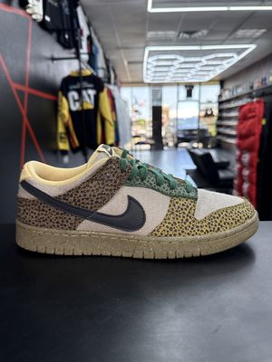 NIKE DUNK “SAFARI MOSS”  (SZ 10)  USED/OG BOX