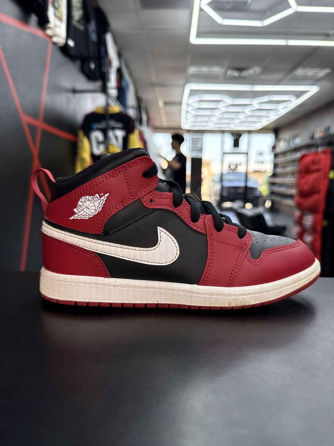 J1 MID “BLK GYM RED”  (SZ 3Y)  USED/OG BOX