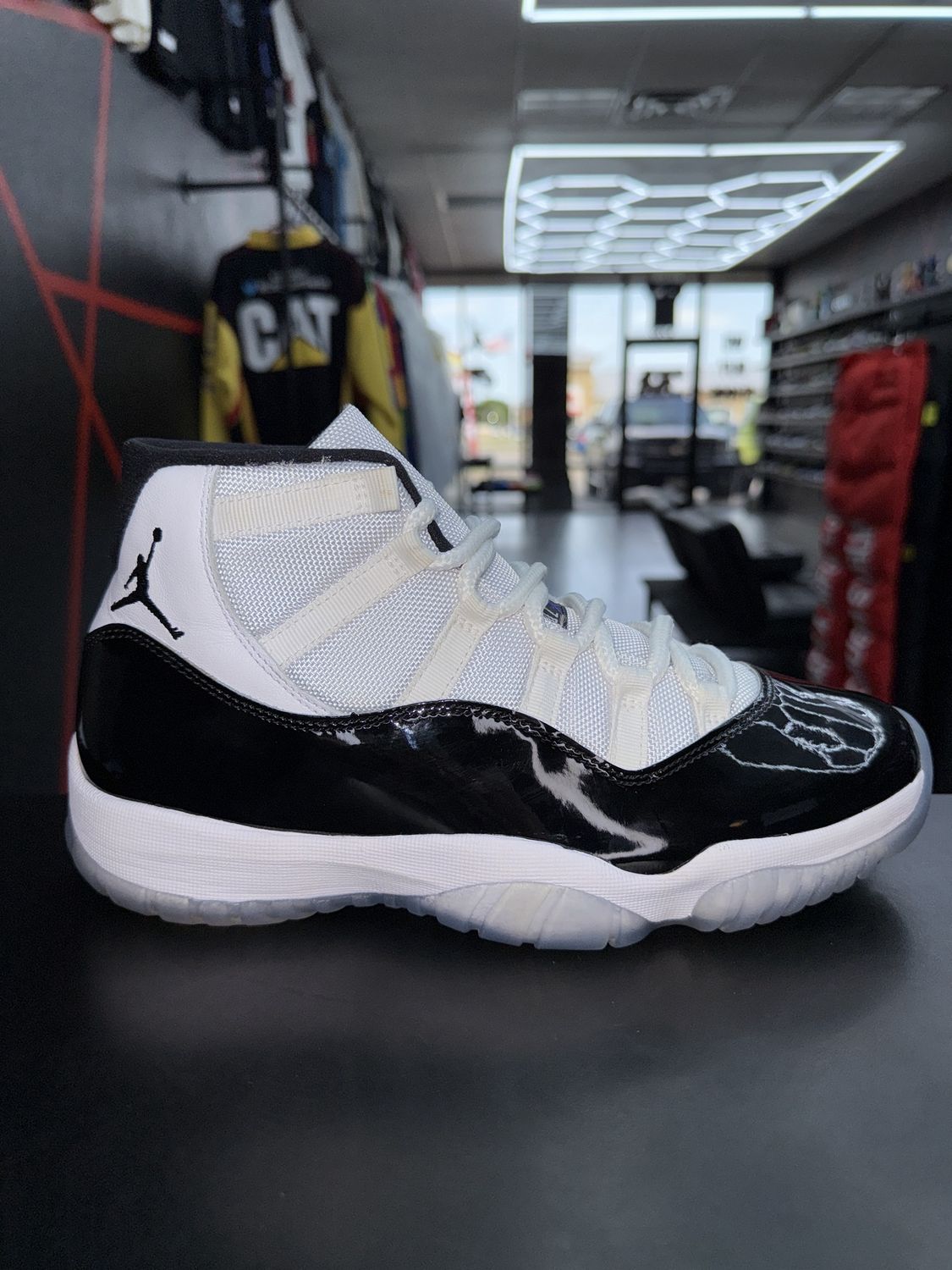 J11 “CONCORD”  (SZ 8.5)  USED/OG ALL (MISSING LID)