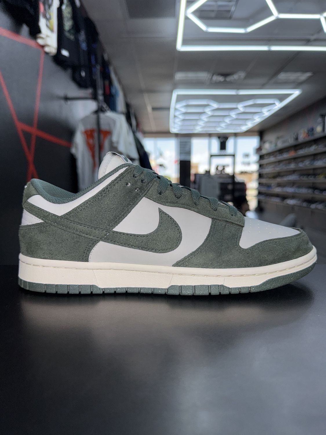 NIKE DUNK “VINTAGE GREEN”  (SZ 9.5w 8m)  USED/OG BOX
