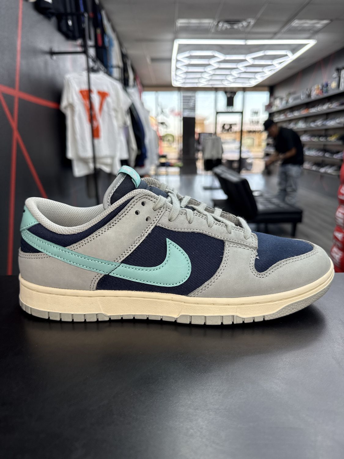 NIKE DUNK “PUMICE GRN FOREST”  (SZ10.5)  USED/NO BOX