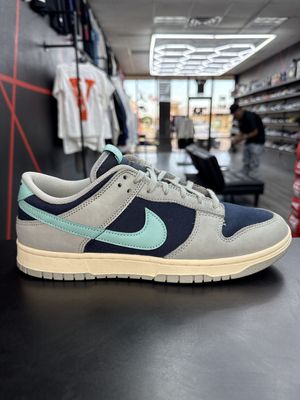 NIKE DUNK “PUMICE GRN FOREST”  (SZ10.5)  USED/NO BOX