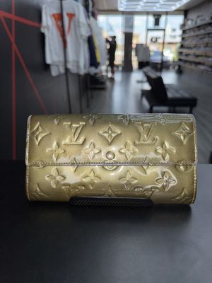 LOUIS VUITTON VERNIS TRIFOLD  “GOLD” (PRE-OWNED)