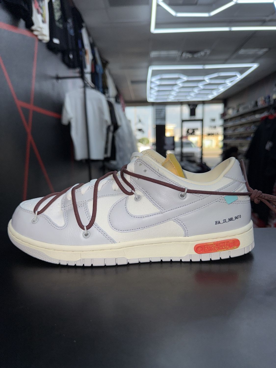 NIKE DUNK x OFF-WHITE “LOT 46”  (SZ 10)  NEW/OG ALL (MISSING ZIP-TIE)