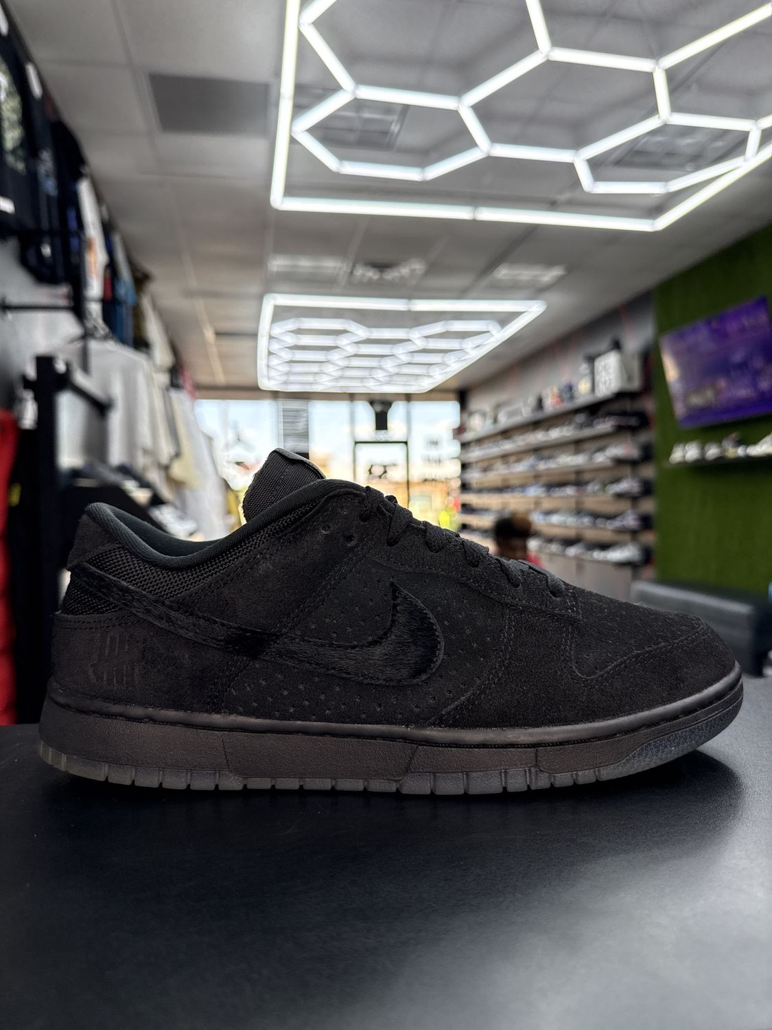 NIKE DUNK x UNDEFEATED “BLK”  (SZ 9)  USED/OG BOX