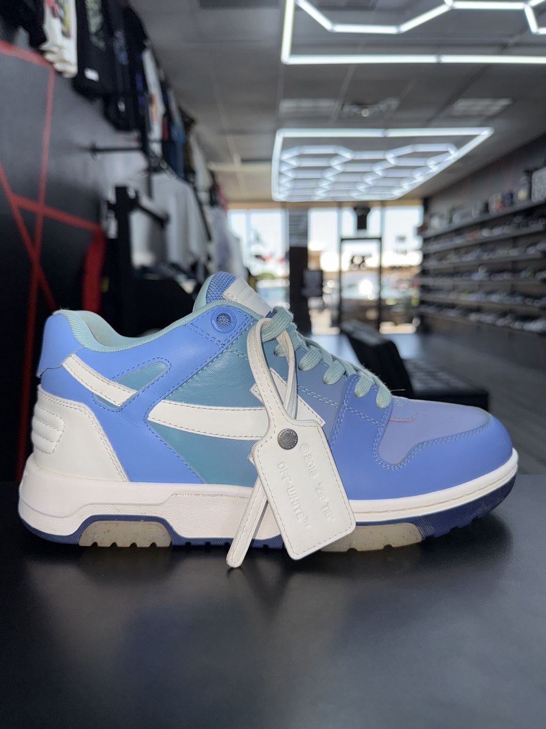 OFF-WHITE OOO “BLUE/WHT”  (SZ 8)  USED/OG BOX
