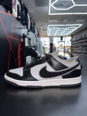 NIKE DUNK “CHENILLE SWOOSH”  (SZ 9)  USED/OG BOX