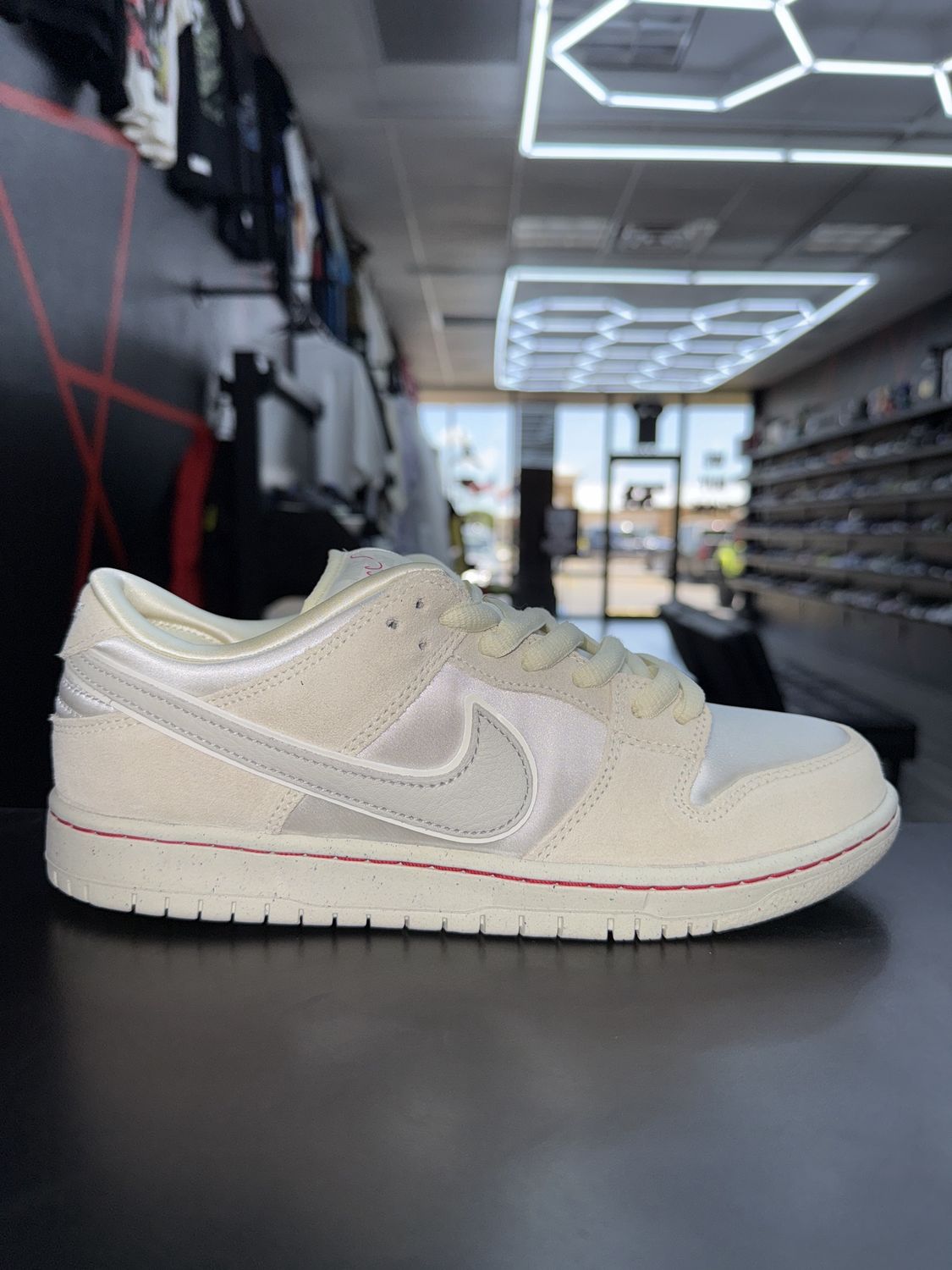 NIKE DUNK SB “CITY OF LOVE”  (SZ 8.5)  NEW/OG ALL