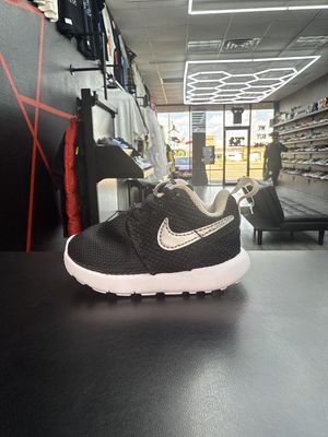 NIKE ROSHE RUN “BLK”  (SZ 3c)  USED/NO BOX